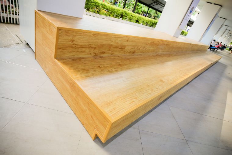 การเลือกใช้ไม้สังเคราะห์ (WPC) ของแบรนด์ Hybrid Wood by Solumat เป็นวัสดุปูพื้น ทั้งภายนอกและภายในอาคาร ภาพประกอบ
