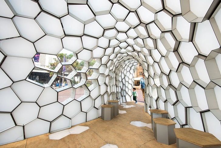 Project:&nbsp;Cellular Tessellation

Type:&nbsp;Pavilion

Architect:&nbsp;Bond Architecture Department

Photo:&nbsp;&nbsp;Lidija Grozdanic

Website: Inhabitat.com
