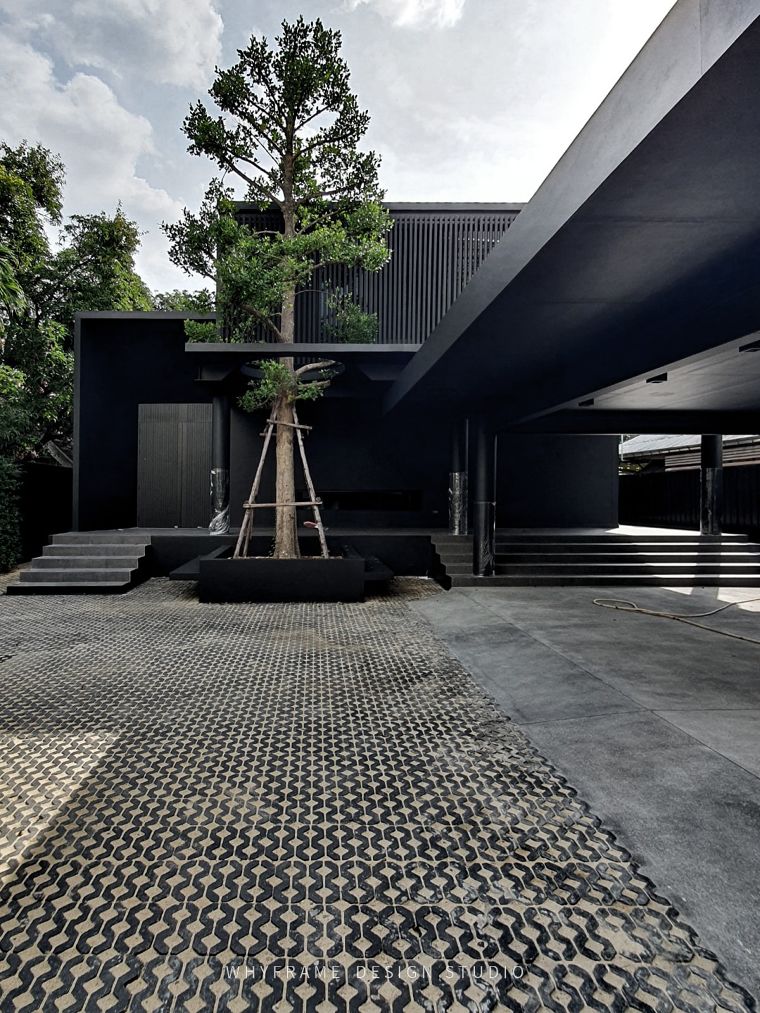 Black house / Whyframe design studio ภาพประกอบ