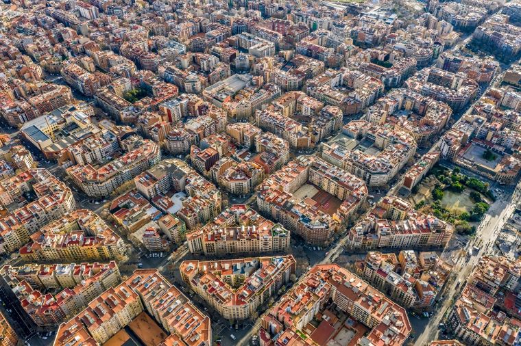 Barcelona's superblocks

ภาพจาก

https://www.eltis.org/in-brief/news/study-suggests-significant-benefits-barcelonas-superblocks
