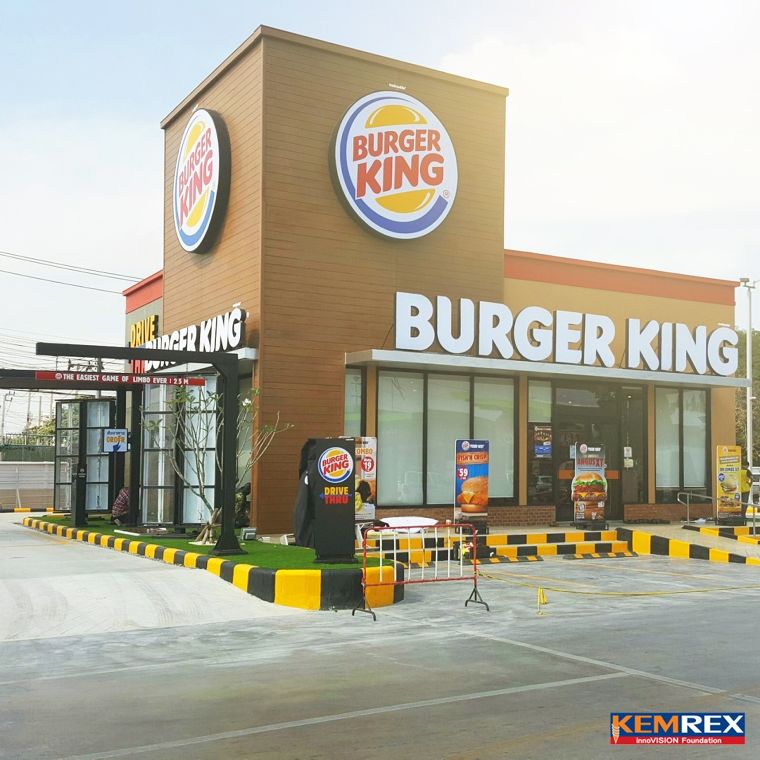 บรรยากาศภายนอกของร้าน&nbsp;Burger King&nbsp;สาขาปั๊มบางจาก กาญจนาภิเษกเมื่อแล้วเสร็จโดยใช้เวลาก่อสร้างเพียง 30 วัน เท่านั้น