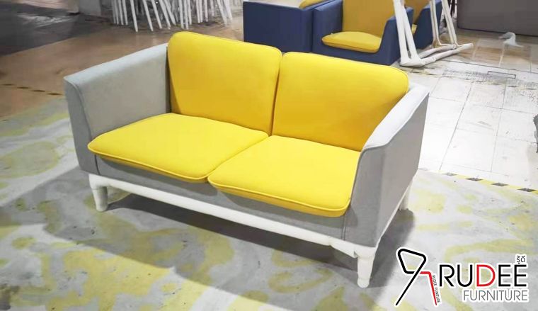 Modern Sofa โซฟารับรองดีไซน์สีสัน บี1 บี2 ตอบโจทย์ทุกความต้องการ ด้วยคอนเซปภาพลักษณ์ชัดเจนสดใส โทนสีน้ำเงินตัดสีเหลืองดูเด่นจัด พร้อมด้วยโครงสร้างวัสดุที่ได้มาตรฐาน ภาพประกอบ