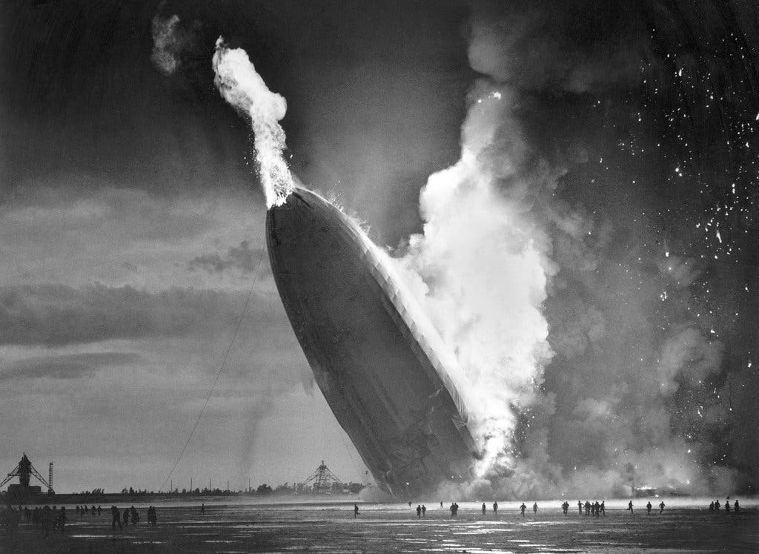 &nbsp;

The German dirigible Hindenburg crashed in Lakehurst, N.J., on May 6, 1937.

Murray Becker/Associated Press

รูปภาพประกอบจาก&nbsp;www.nytimes.com
