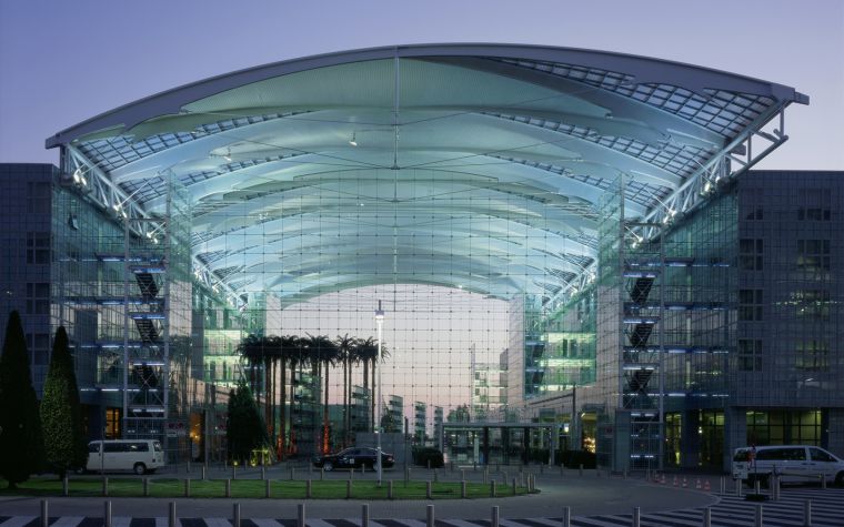 ระบบโครงสร้างผนังกระจก โครงเคเบิลขึงที่อาคาร Kempinski Hotel Airport เมืองมิวนิค ประเทศเยอรมนีภาพประกอบโดย :&nbsp;sbp.de&nbsp;