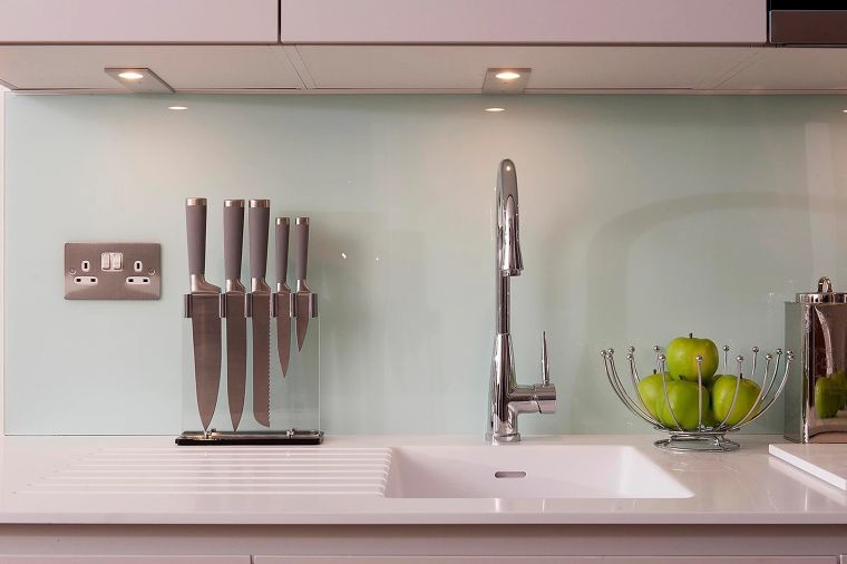 เปลี่ยนชุดครัวธรรมดาให้สวยด้วย Crystal Board Backsplash ภาพประกอบ