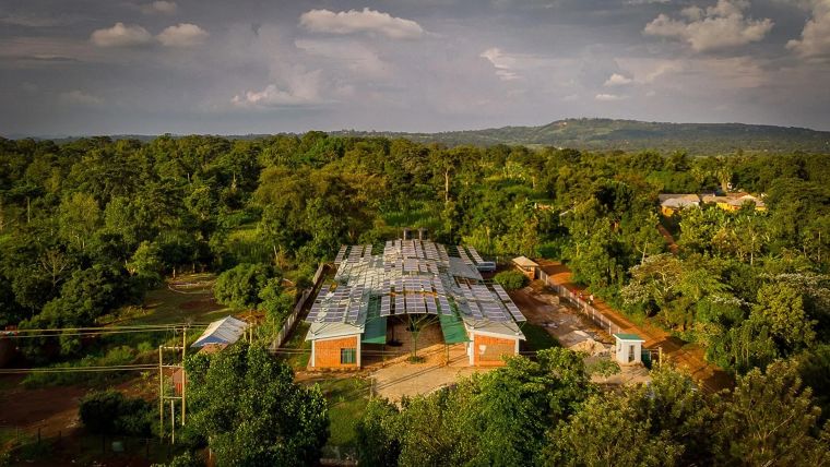 Solar panels form canopy over surgical facility in Uganda