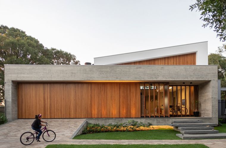 House in Tamandare / Karina Guidolin Arquitetura

https://www.archdaily.com/
