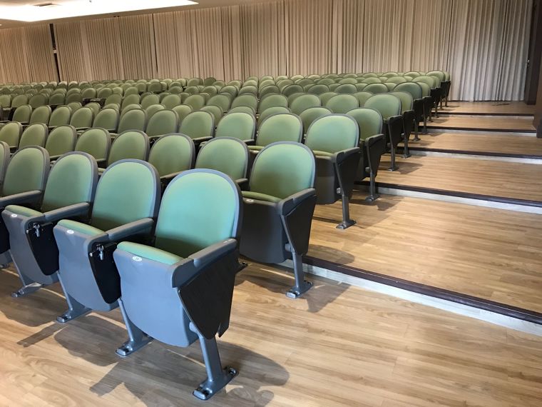 เปิดเทอมใหม่กับห้องประชุมใหม่ ที่เปลี่ยนเก้าอี้หอประชุม (Auditorium Seating) มาใช้แบรนด์ Hussey ภาพประกอบ