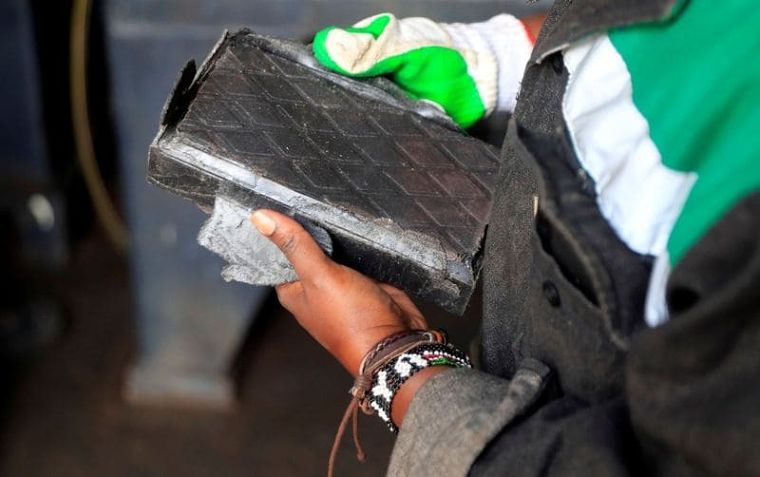 ภาพจาก

https-//www.hindustantimes.com/trending/woman-in-kenya-recycles-plastic-waste-into-bricks-stronger-than-concrete-101612348336336.html?fbclid=IwAR18zOXSAv7wMH65zVQHlviATAcTaQE3lC97qry5Psb3nDxg_A01DtiFkU0
