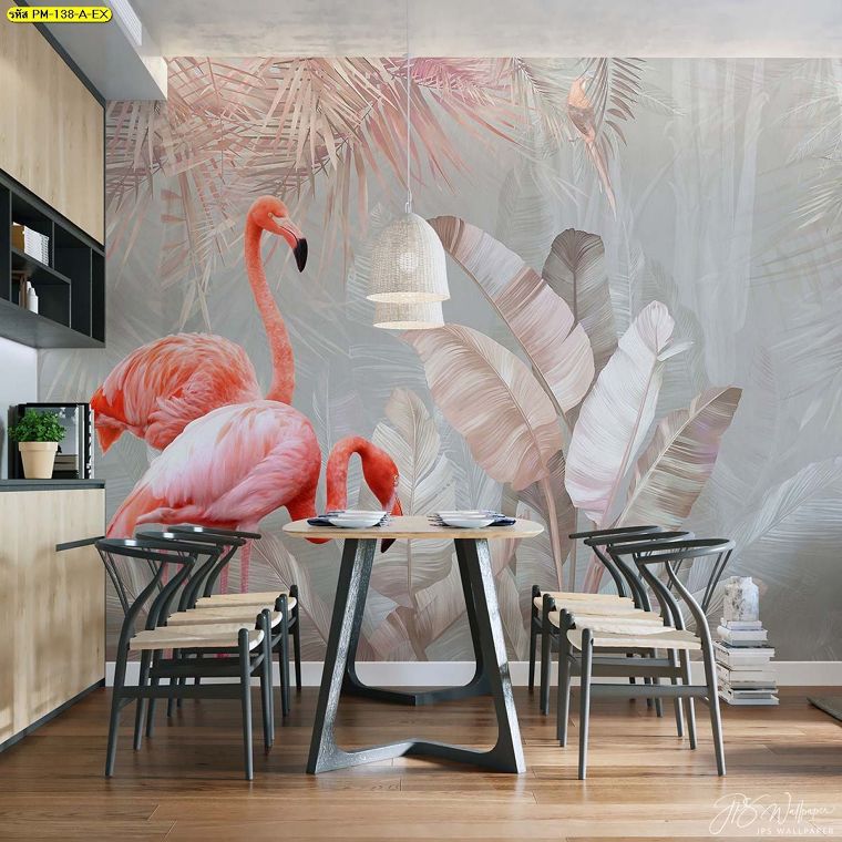 ห้องอาหารเฟอร์นิเจอร์ลายไม้กับภาพพิมพ์ฟลามิงโกสีสดใส
