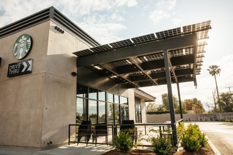 ภาพการใช้พลังงาน Starbucks solar cell ที่ California
