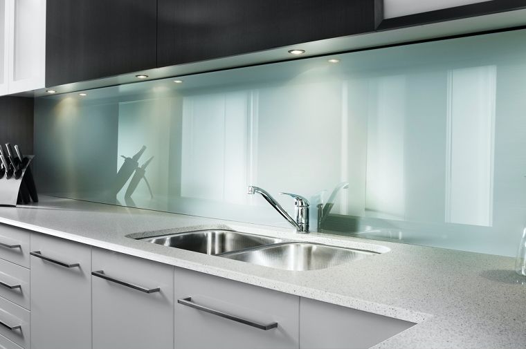 เปลี่ยนชุดครัวธรรมดาให้สวยด้วย Crystal Board Backsplash ภาพประกอบ