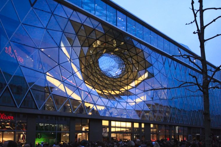 "MyZeil Shopping Mall" ความหวือหวาของโครงสร้างหลังคากระจกขนาดยักษ์ ที่พริ้วไหวเสมือนดั่งของเหลว  ภาพประกอบ
